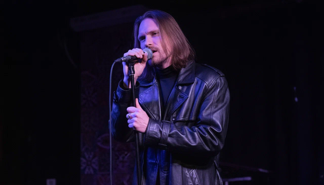 фотографии выступлений, костюмов и моментов взаимодействия с залом